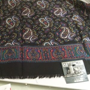 NWOTS VINTAGE (OLD STOCK) SCARVE & NWT BROOCH SC47